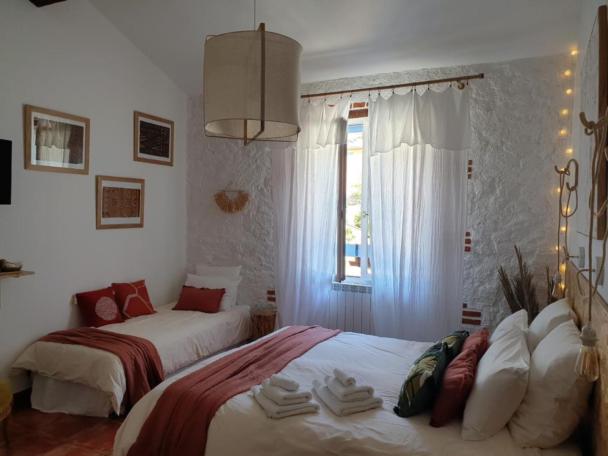 Chambres D'Hotes Et Gites- L'Abri Sous Roche Tautavel Kültér fotó